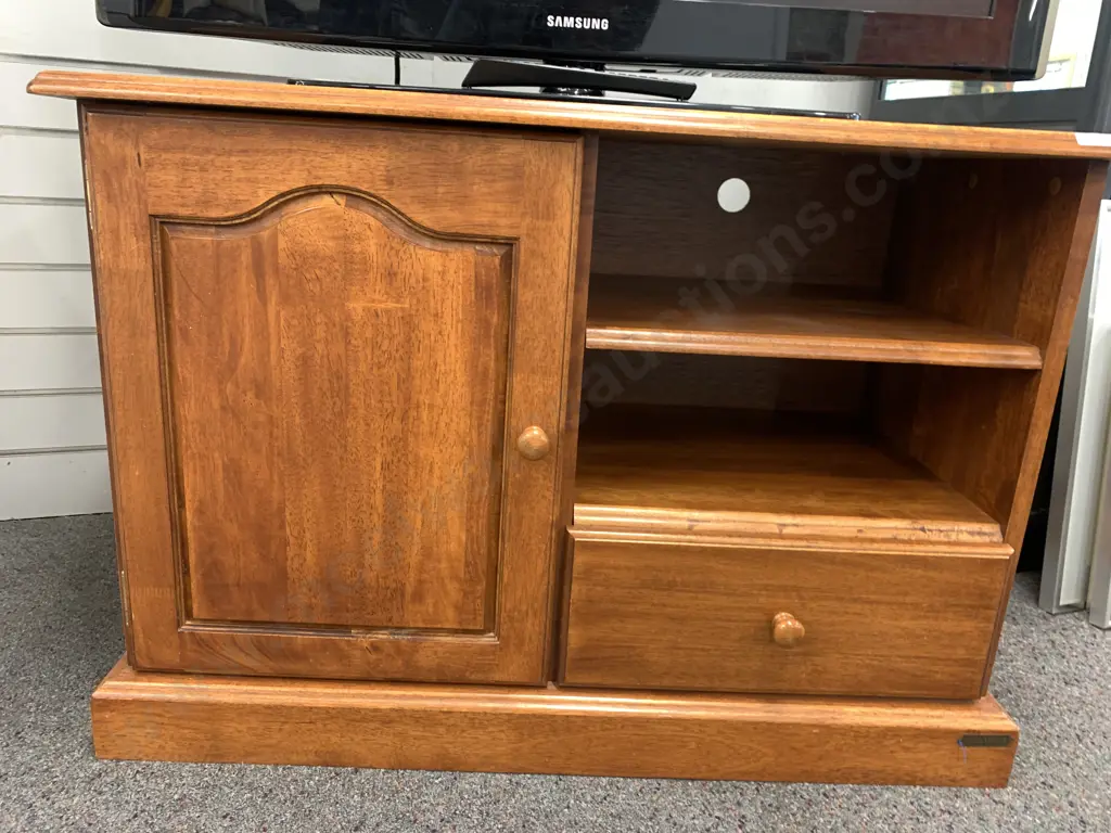 Endeavour Solid Wood Entertainment / Storage Unit, 2 Shelves, 1 Drawer, 1 Cupboard, H69 W97 D45cm Image 1++