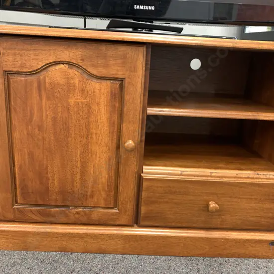 Endeavour Solid Wood Entertainment / Storage Unit, 2 Shelves, 1 Drawer, 1 Cupboard, H69 W97 D45cm