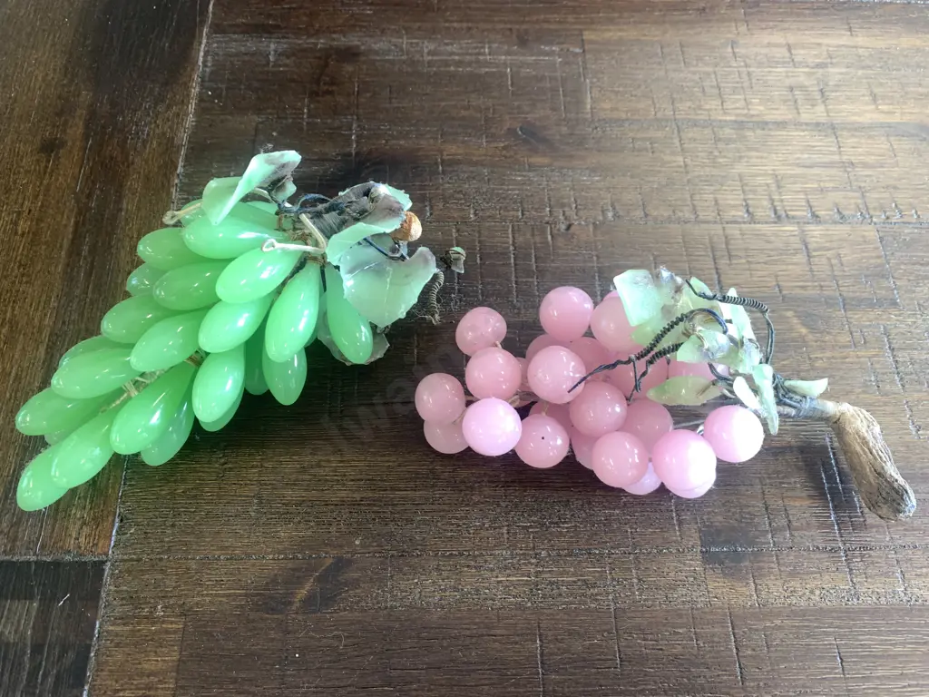 Ornamental Vintage Grapes, Quartz, Jade (Pink, Green) L18cm Image 1++