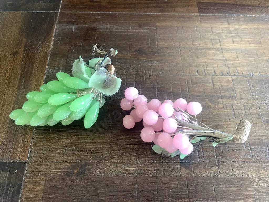 Ornamental Vintage Grapes, Quartz, Jade (Pink, Green) L18cm Image 1++