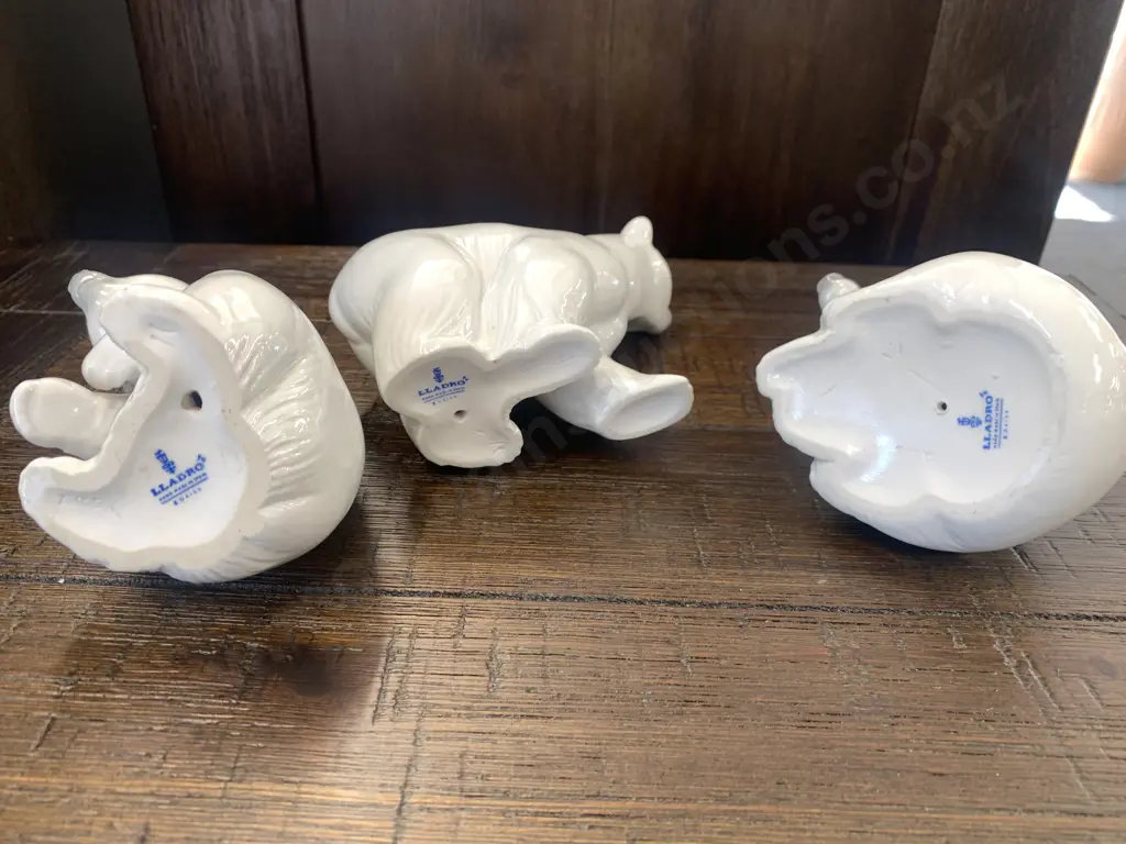 Family Of Three Lladro Polar Bears H12cm Tallest Image 1++