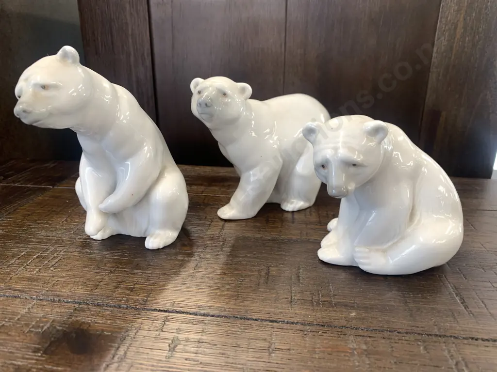 Family Of Three Lladro Polar Bears H12cm Tallest Image 1++