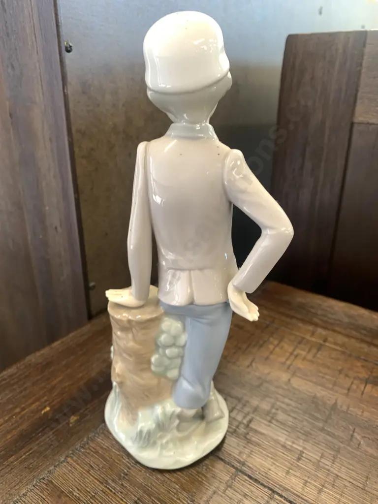 Nao 'Affectionate Pup' Figurine Image 1++