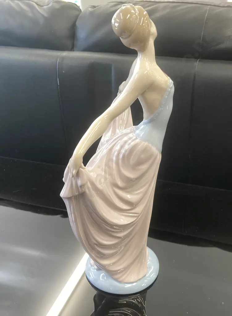 Vintage Lladro "Dancer" Figurine, Stamped B-19 MY, 30 x 18cm, Retired Image 1++