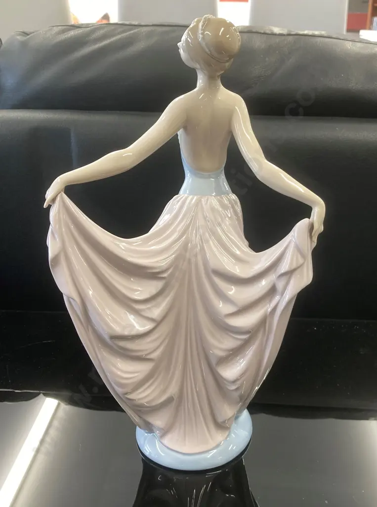 Vintage Lladro "Dancer" Figurine, Stamped B-19 MY, 30 x 18cm, Retired Image 1++