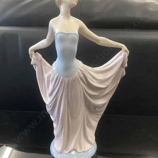 Vintage Lladro "Dancer" Figurine, Stamped B-19 MY, 30 x 18cm, Retired