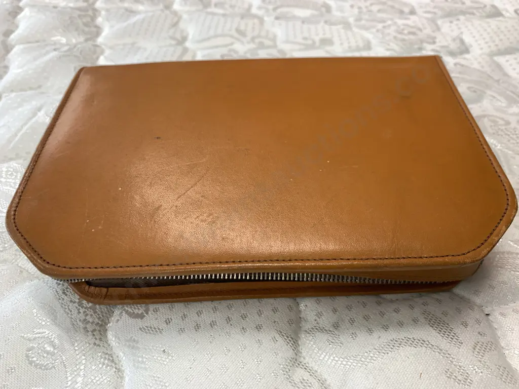 Vintage Mens Travel Pack In Leather Case Image 1++