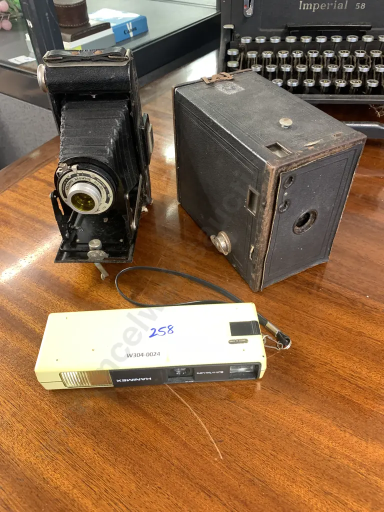 Assorted Vintage Cameras, Kodak Folding Brownie, Six-20, 2A Kodak Brownie #116, Hanimex 110 Image 1++