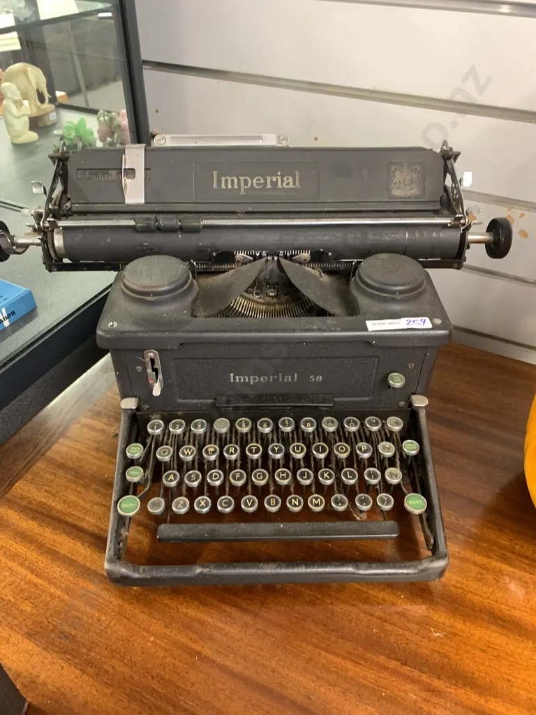 Vintage Imperial 58 Typewriter Image 1++