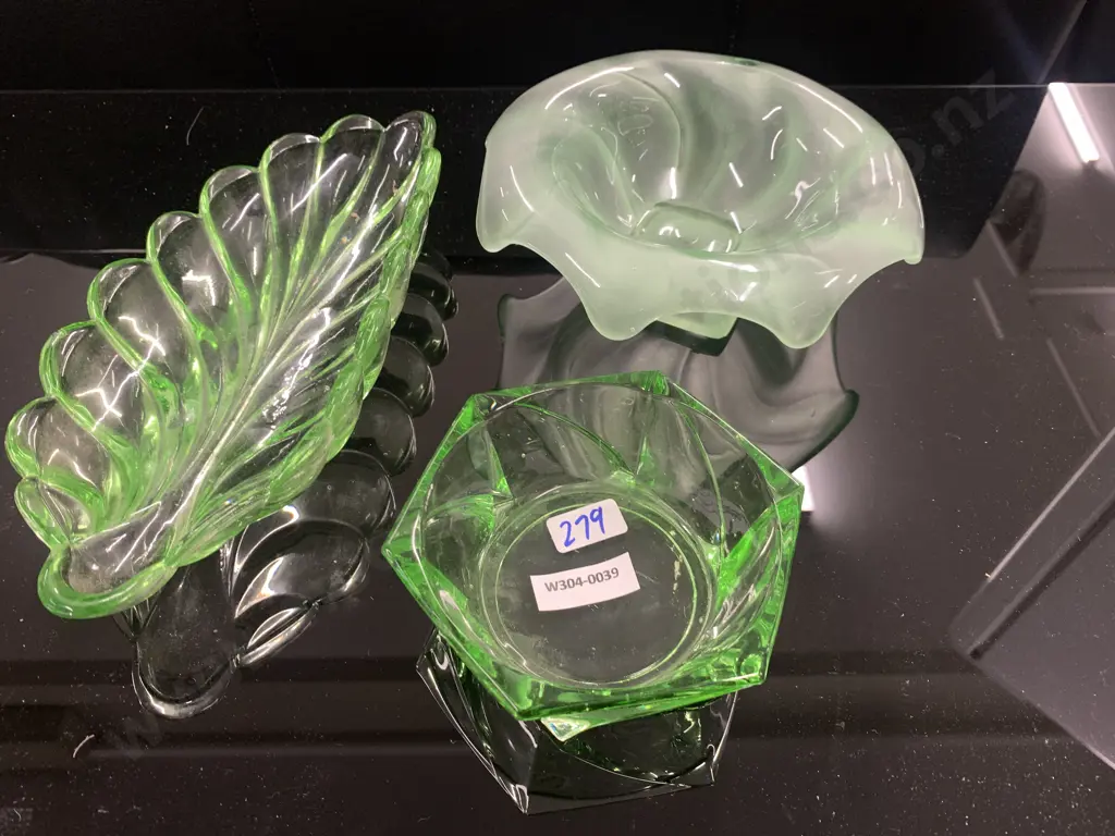 Vintage Art Deco Frosted Green Footed Bowl, Green Glass Leaf Dish And Green Bowl Image 1++