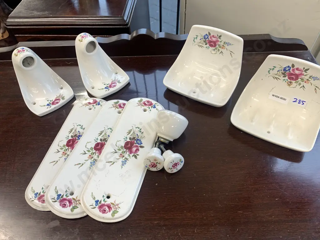 Crown Lynn Retro Bathroom Items, Towel Rail Holders, Knobs, Millefleur Door Plates, Soap Dishes Etc Image 1++