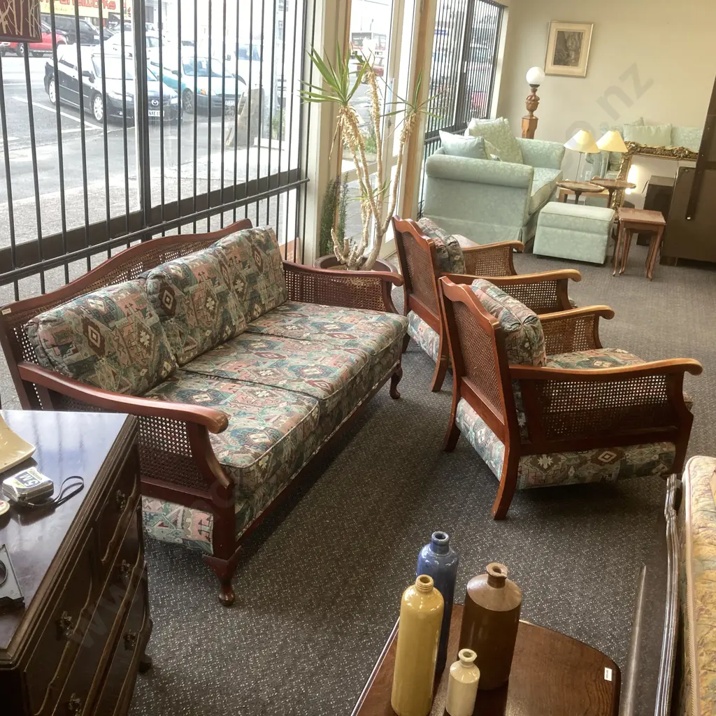 Bergere Lounge Suite, 3+1+1, Cabriole Legs Image 1++