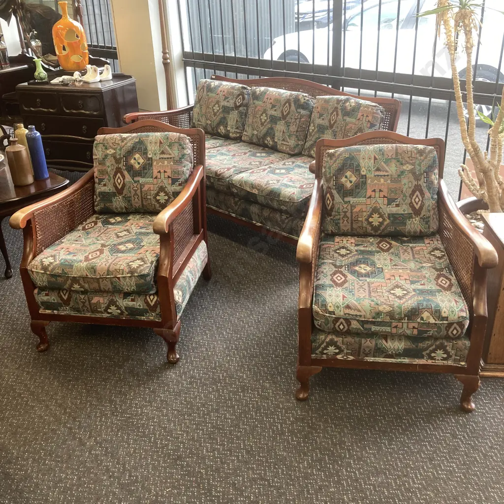 Bergere Lounge Suite, 3+1+1, Cabriole Legs Image 1++