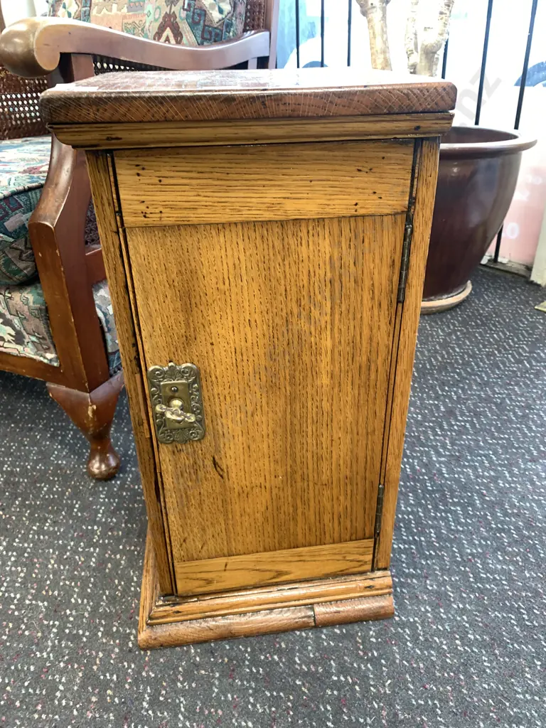 Vintage Oak Storage Cabinet, H55 W29 D32cm Image 1++