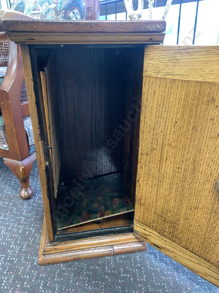 Vintage Oak Storage Cabinet, H55 W29 D32cm Image 1++