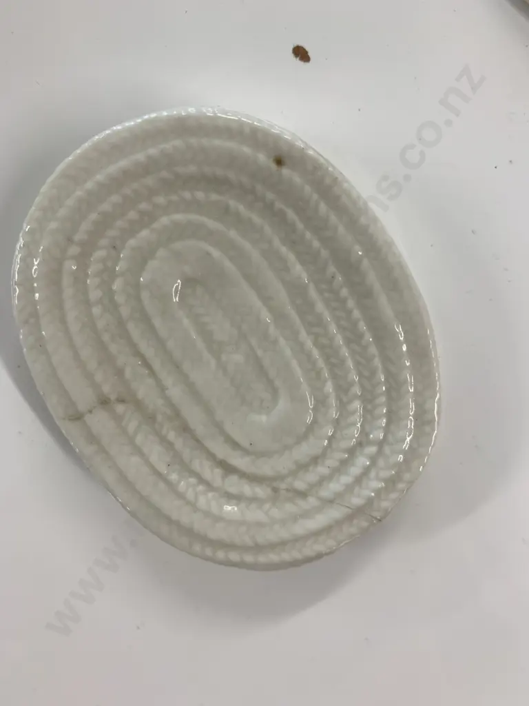 Assorted Vintage Trinket Dishes, Porcelain & Glass (1 x AF to Lid) Image 1++