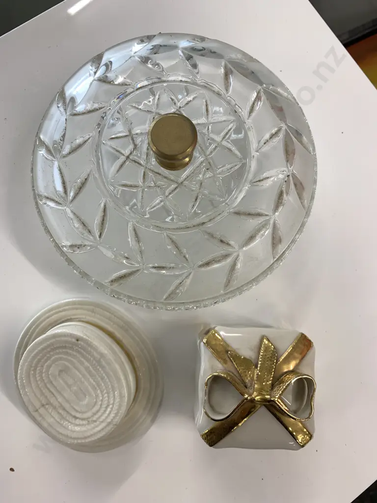 Assorted Vintage Trinket Dishes, Porcelain & Glass (1 x AF to Lid) Image 1++