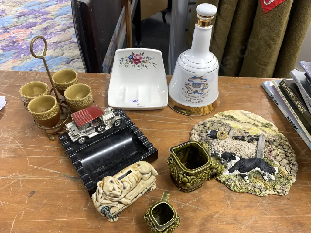 Assortment Of Vintage Items Including Crown Lynn Etc Image 1++