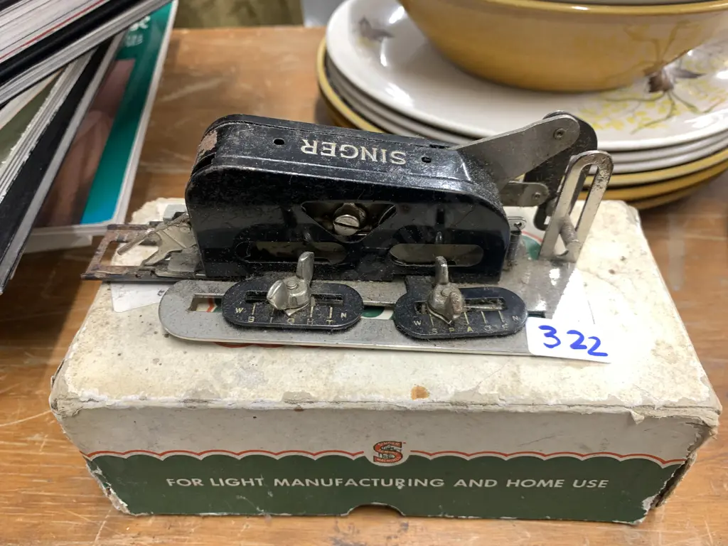 Vintage Singer Buttonhole Attachment No86662 Image 1++