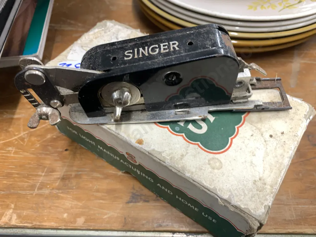 Vintage Singer Buttonhole Attachment No86662 Image 1++
