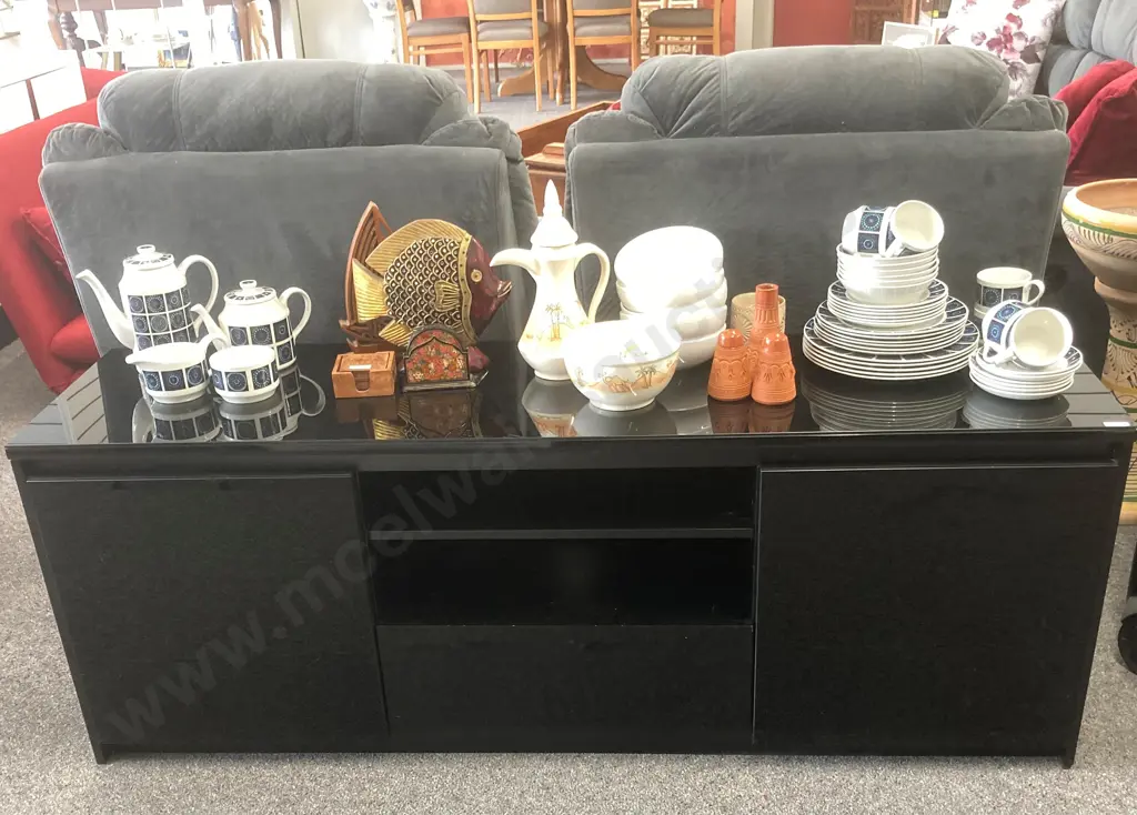 Black Glass Entertainment Unit, 2 Door, Single Drawer & Shelf, H60 W162 D42cm Image 1++