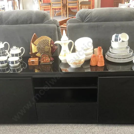 Black Glass Entertainment Unit, 2 Door, Single Drawer & Shelf, H60 W162 D42cm