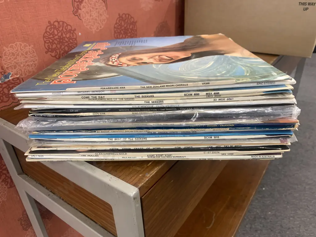 Assorted Lot Of Lps Incuding Michael Jackson, The Seekers Etc Image 1++
