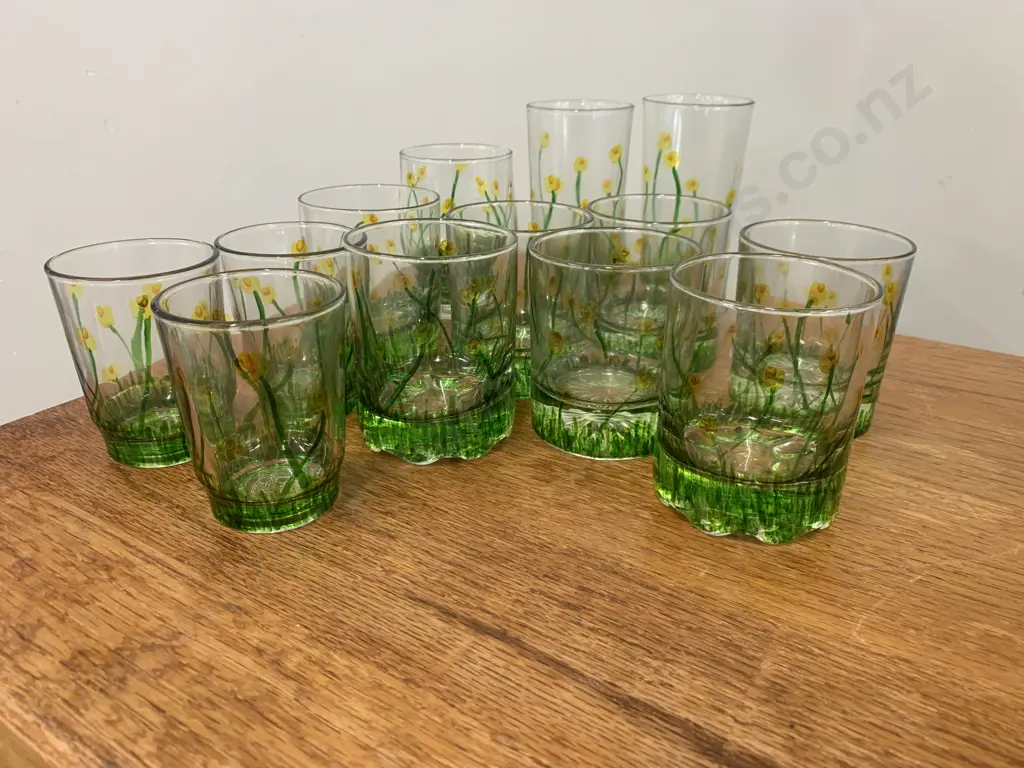 Vintage Glasses Assorted Sizes Green / Yellow Flowers  Image 1++