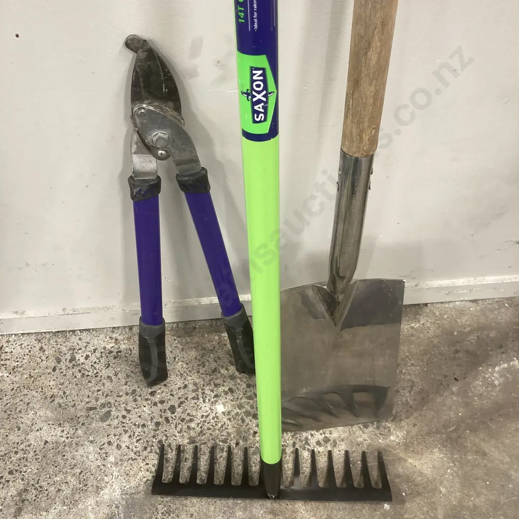 Garden Rack, Spade & Loppers Image 1++