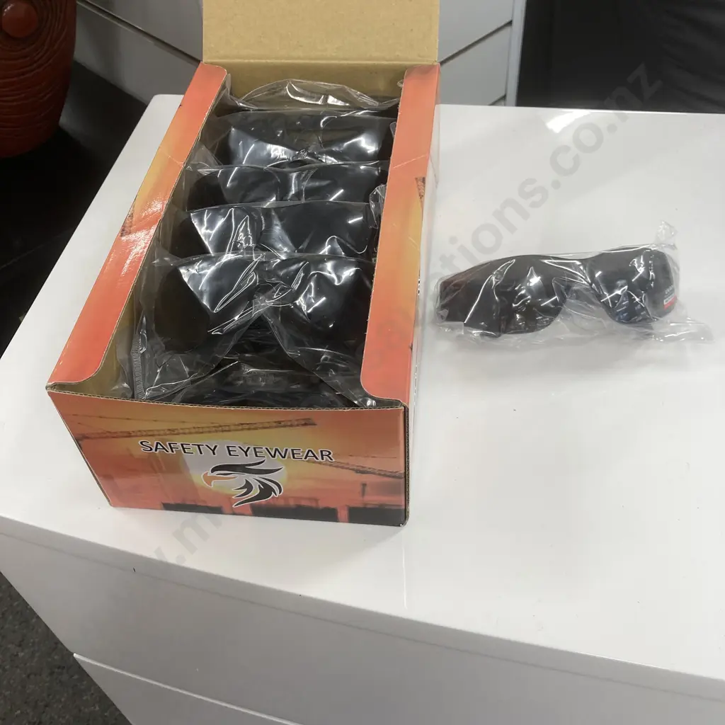 Box Of Twelve New Hawk-i Safety Eyewear, Smoke Lens, AS/NZ 1337 Compliant, UV 400, Anti-Fog Coated Image 1++
