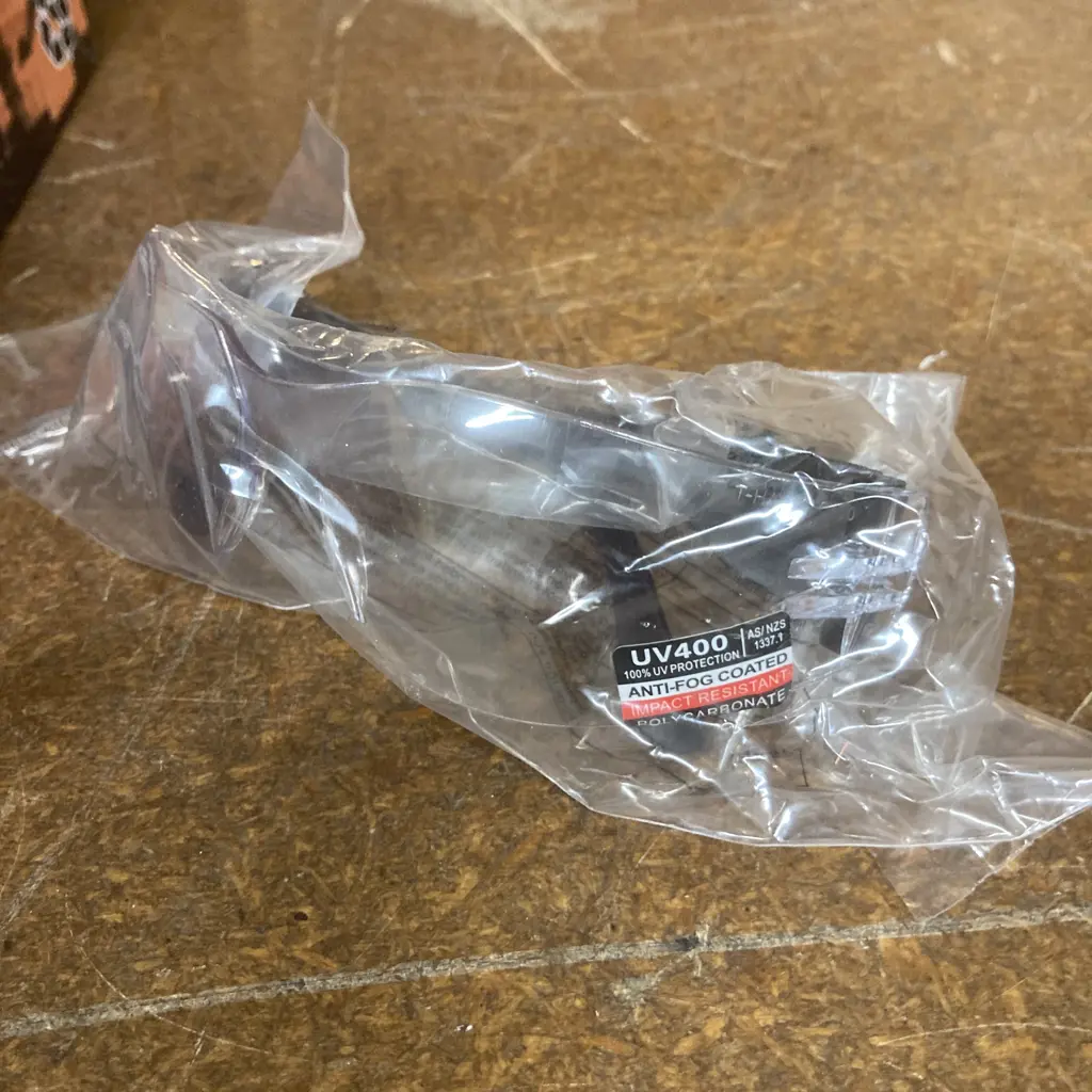 Box Of Twelve New Hawk-i Safety Eyewear, Clear Lens, AS/NZ 1337 Compliant, UV 400, Anti-Fog Coated Image 1++