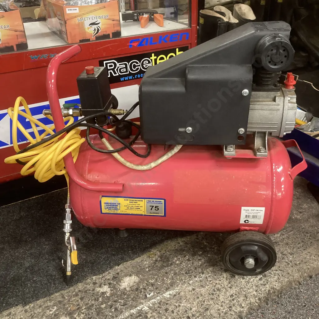 Eagle Red Air Compressor With Gun & Flexi Hose, 2hp, 24 Litre Image 1++