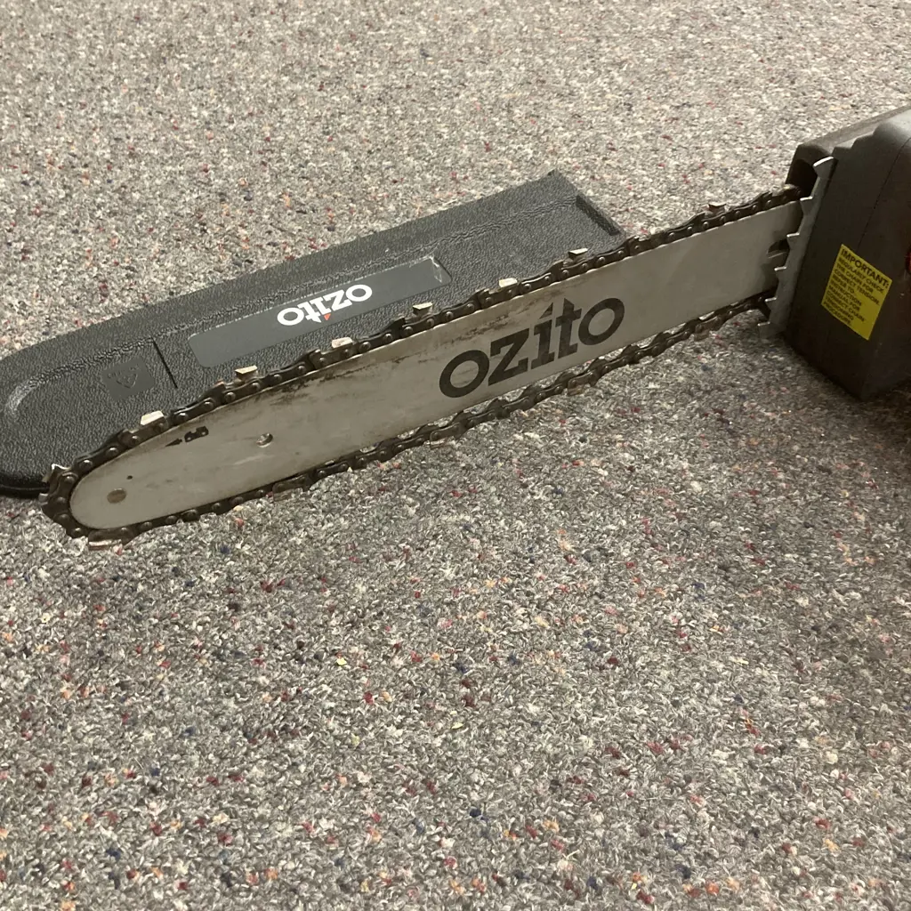Ozito ECS-355 Electric Chainsaw Image 1++