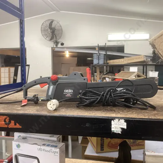 Ozito ECS-355 Electric Chainsaw