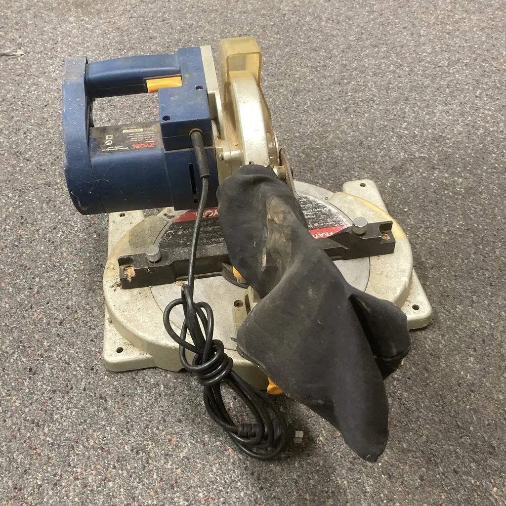 Ryobi 210mm Compound Mitre Saw, 1200W, CMS812 Image 1++