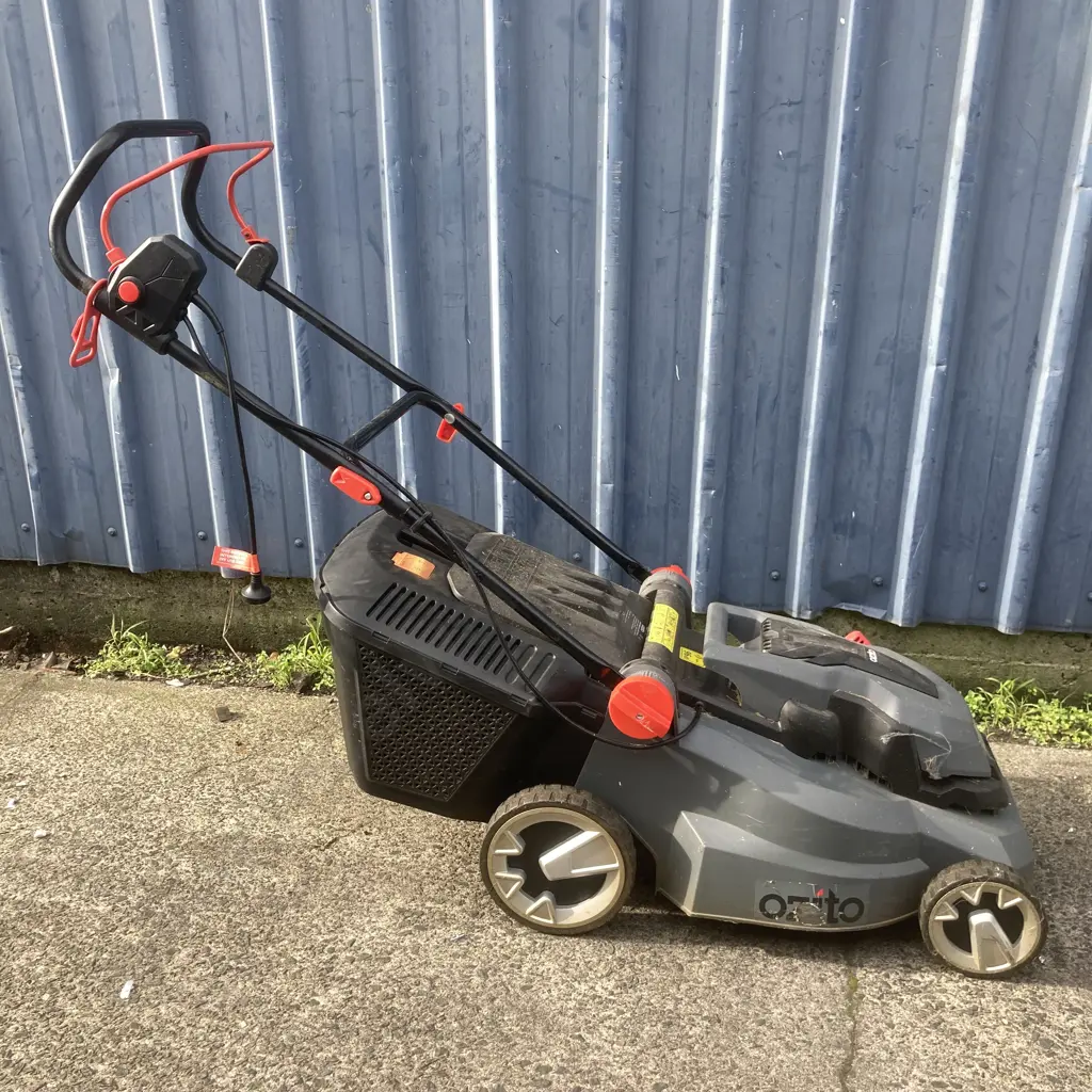 Ozito EcoMow Electric Mower With Catcher, 1800W, 420mm, 42Lire Image 1++