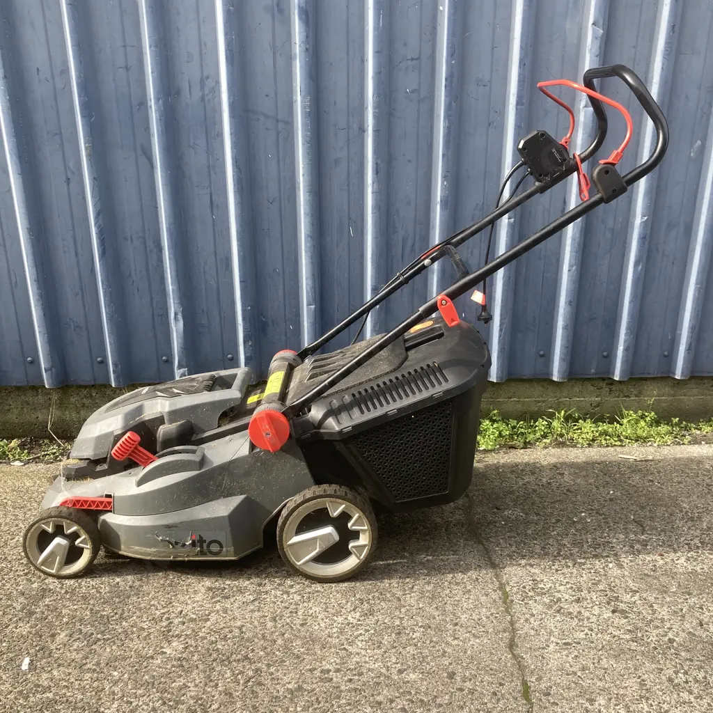 Ozito EcoMow Electric Mower With Catcher, 1800W, 420mm, 42Lire Image 1++