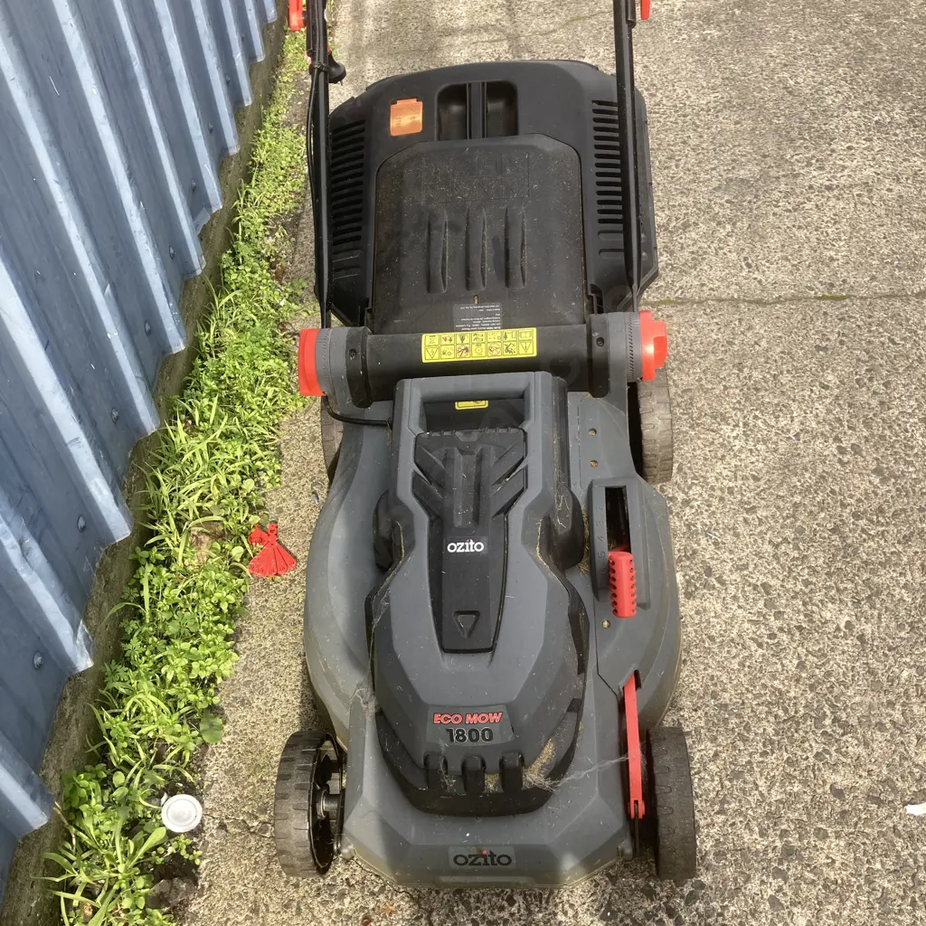 Ozito EcoMow Electric Mower With Catcher, 1800W, 420mm, 42Lire Image 1++
