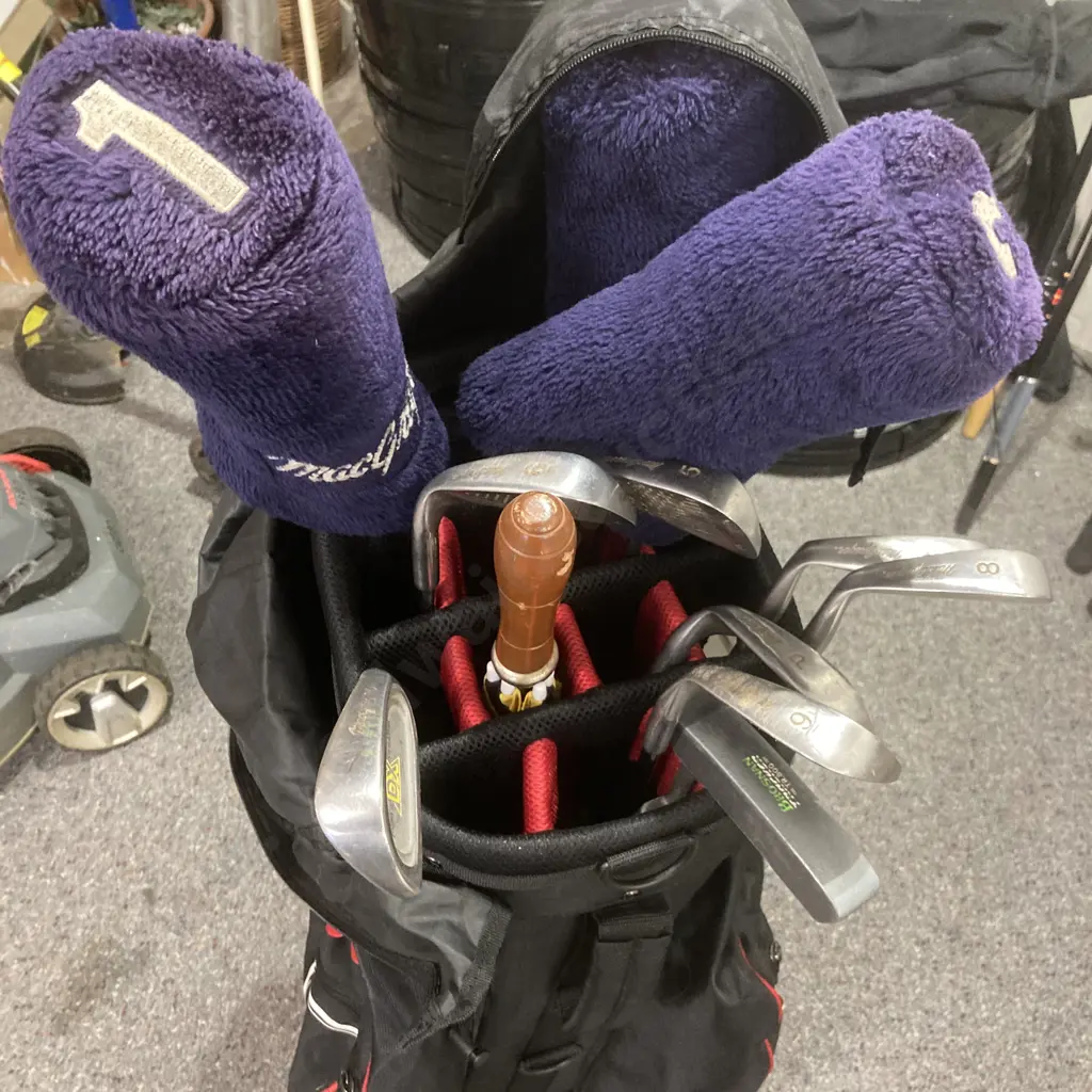 MacGregor Golf Clubs In A TaylorMade Golf Bag, Red / White & Black Colours Image 1++