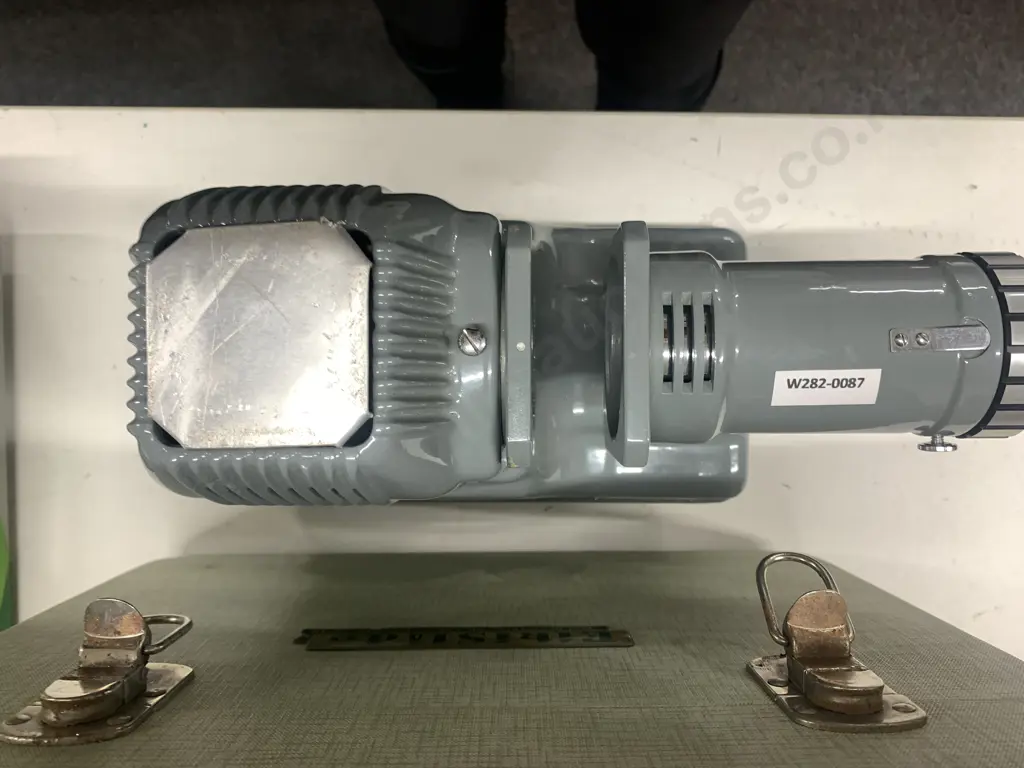 Vintage Eikislide Model 500 In Case Image 1++