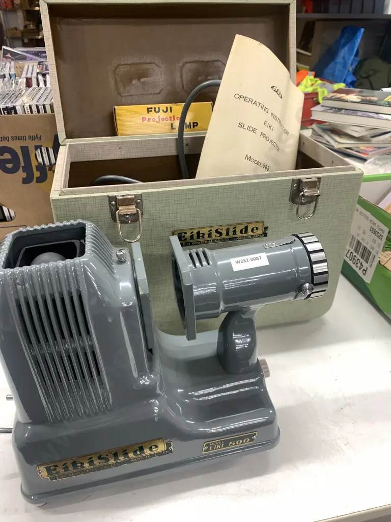 Vintage Eikislide Model 500 In Case Image 1++