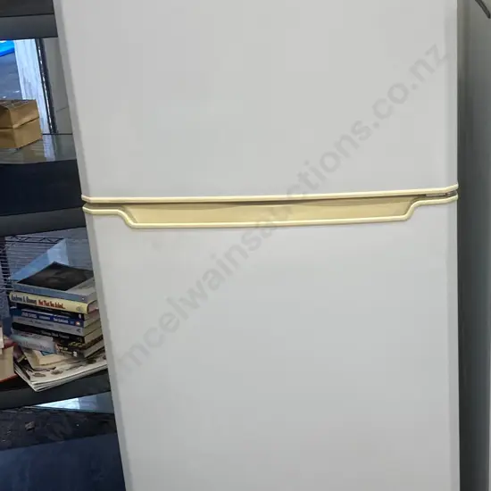Fridge Freezer, Samsung 335 Litre, Model SR367NW