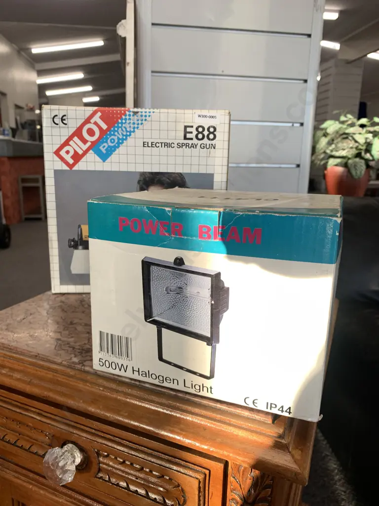 Pilot Electric Spray Gun E88 & 500 Watt Power Beam Halogen Light Image 1++