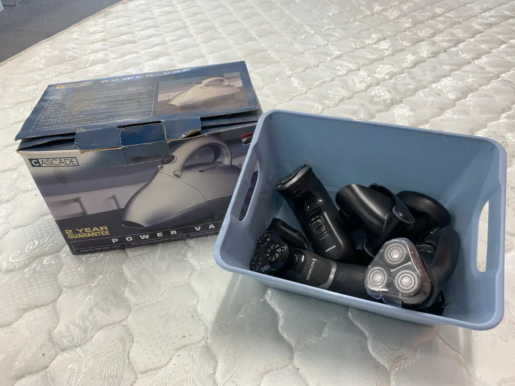 Cascade Power Vac 700 Watt Electric With Assorted Shavers, Remington, Philips Etc Image 1++