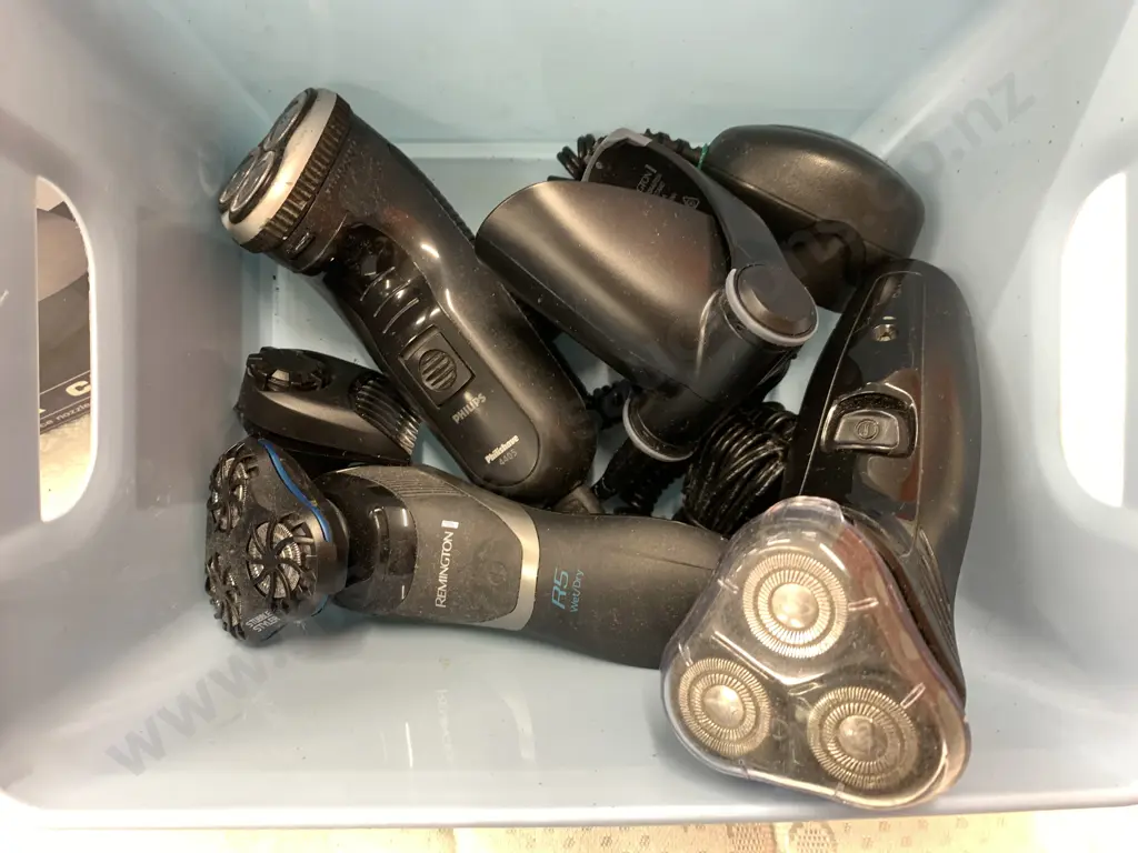 Cascade Power Vac 700 Watt Electric With Assorted Shavers, Remington, Philips Etc Image 1++