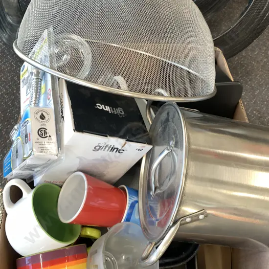 Box Lot Of Kitchen Ware Items Including Stock Pot, Bake Ware, Gift Set Etc 