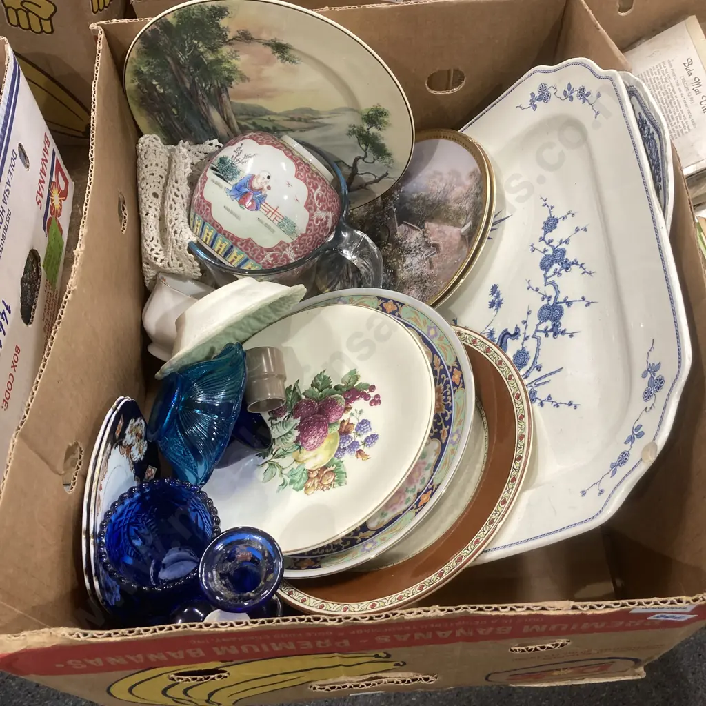 Box Lot China Items, Poole, Crown Lynn, Royal Doulton Etc Image 1++