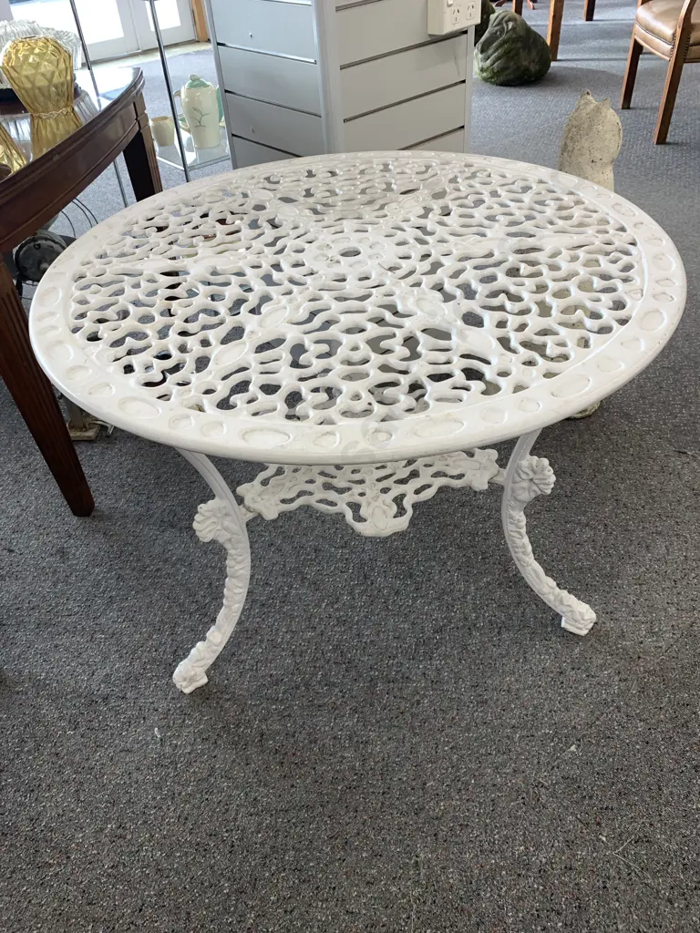 Henderson (NZ) Ornate White Aluminium Round 2 Tier Patio Table, 68 x 89cm Image 1++