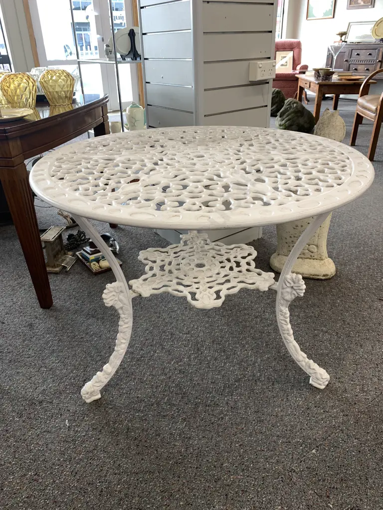 Henderson (NZ) Ornate White Aluminium Round 2 Tier Patio Table, 68 x 89cm Image 1++