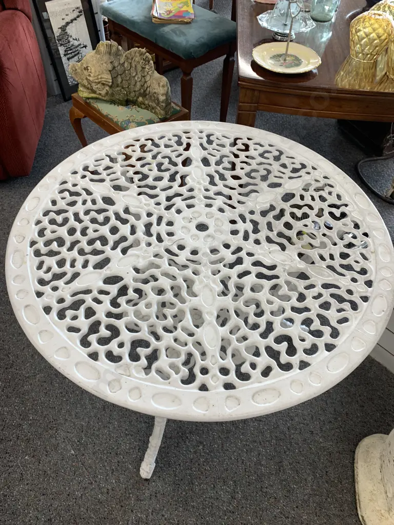 Henderson (NZ) Ornate White Aluminium Round 2 Tier Patio Table, 68 x 89cm Image 1++